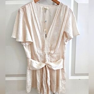 Max Studio Cream V Neck Blouse Size Small